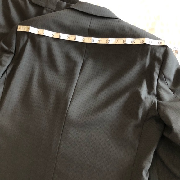 Kenneth Cole New York, textured black suit - size 38 regular - Picture 7 of 7